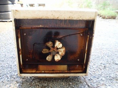 脂汚れで真っ黒！